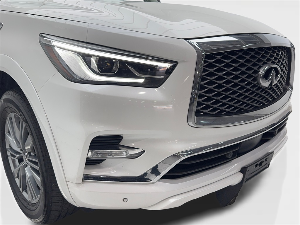 2022 Infiniti QX80 Luxe photo 3