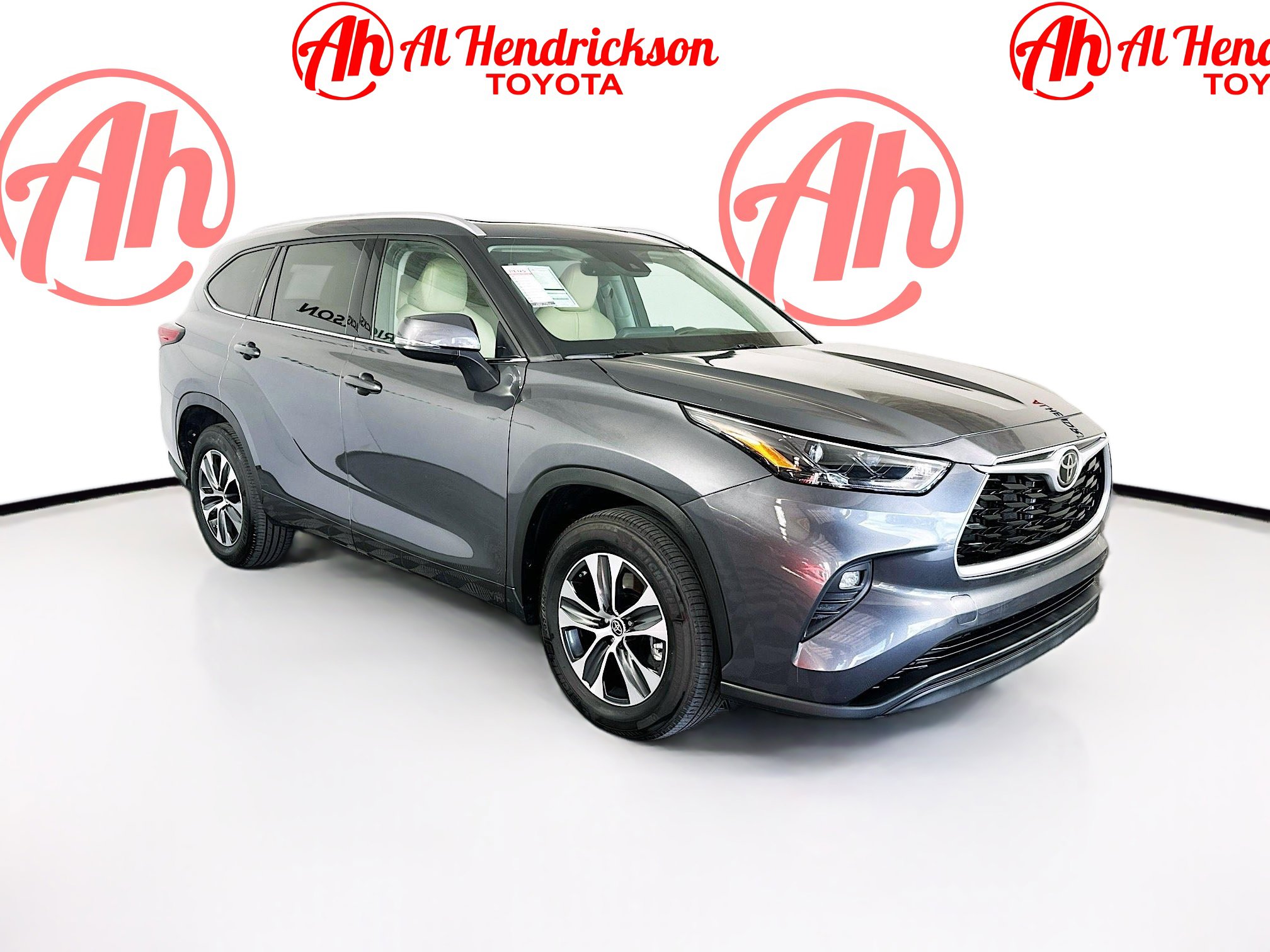 2022 Toyota Highlander XLE's photo