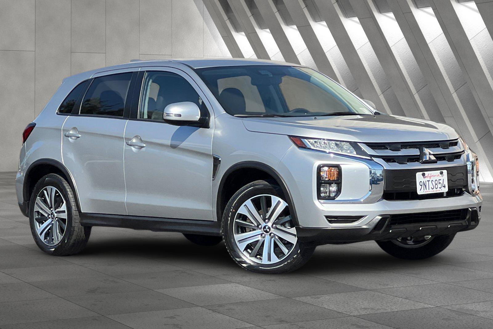 2024 Mitsubishi Outlander Sport SE's photo