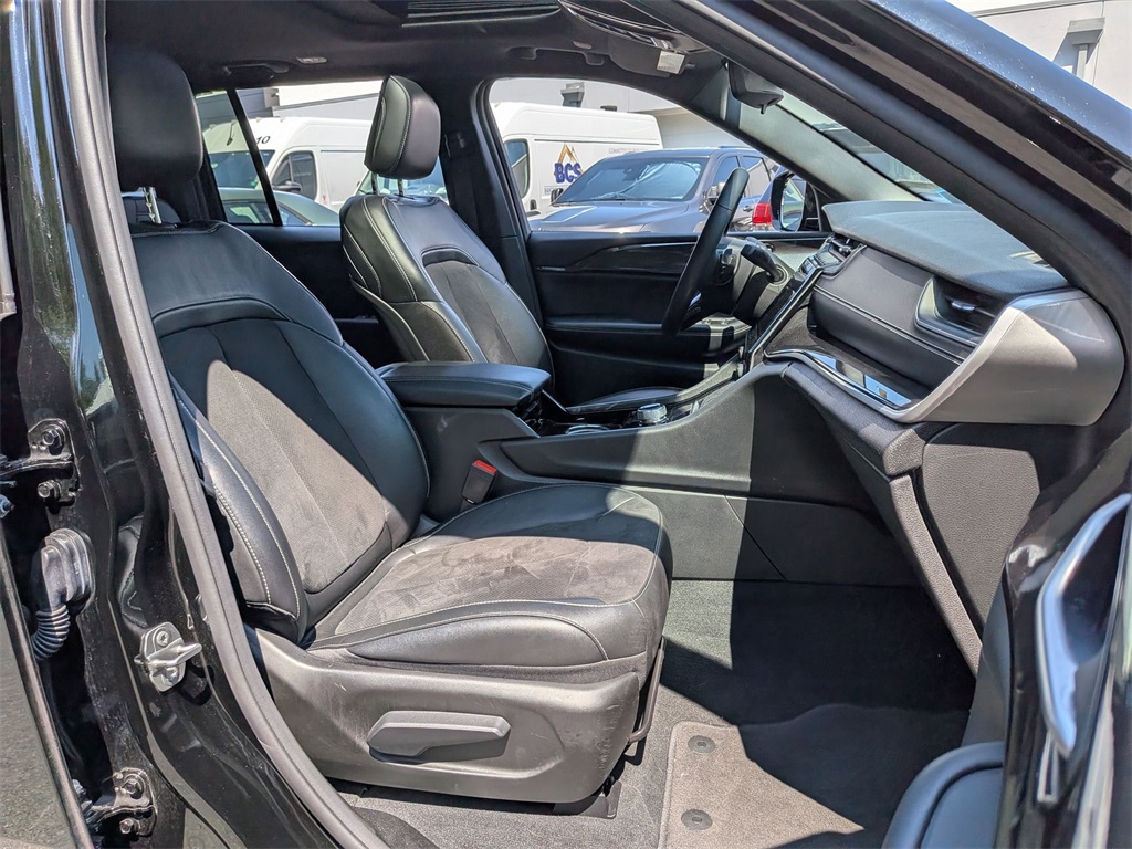 2023 Jeep Grand Cherokee Altitude photo 25