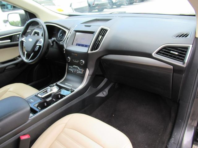 2020 Ford Edge SEL photo 9