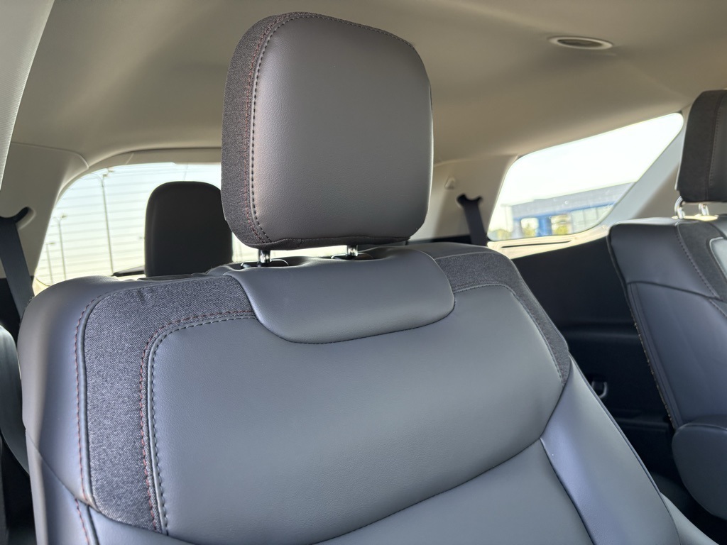 2025 Ford Explorer photo 29