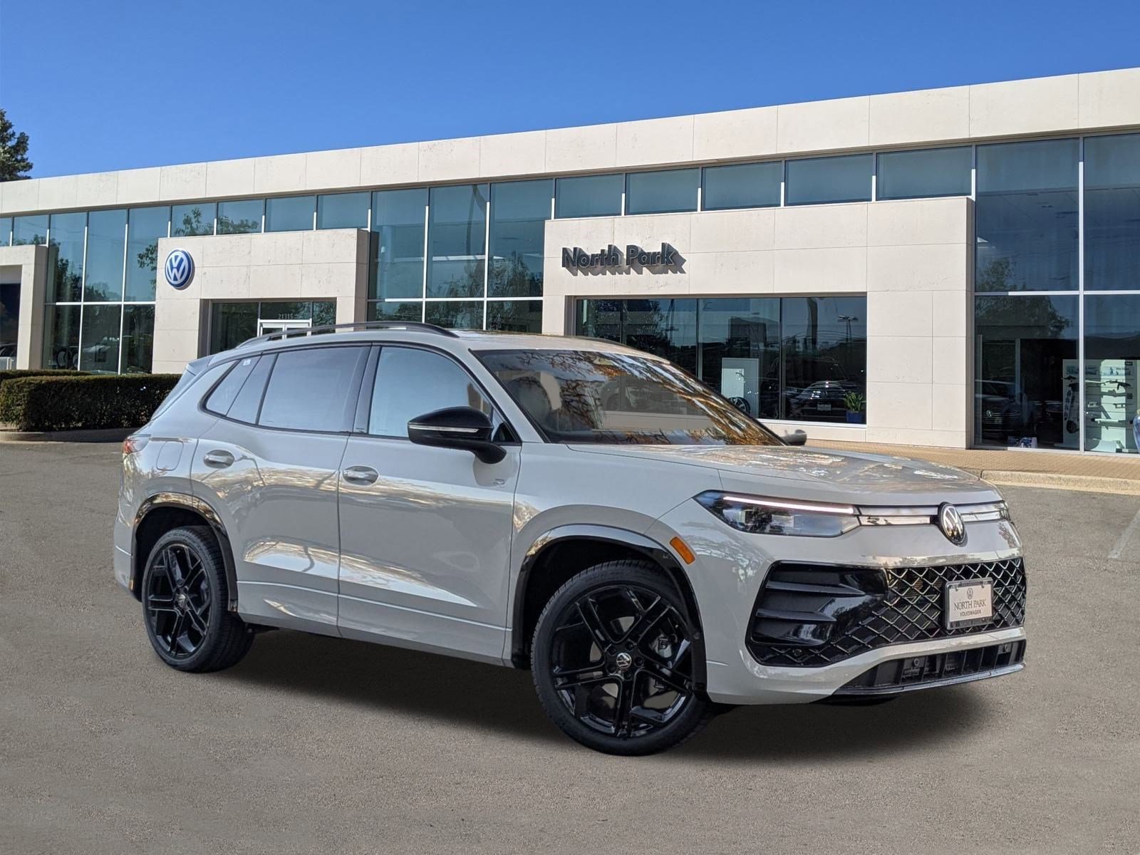 2026 Volkswagen Tiguan SE R-LINE BLACK's photo