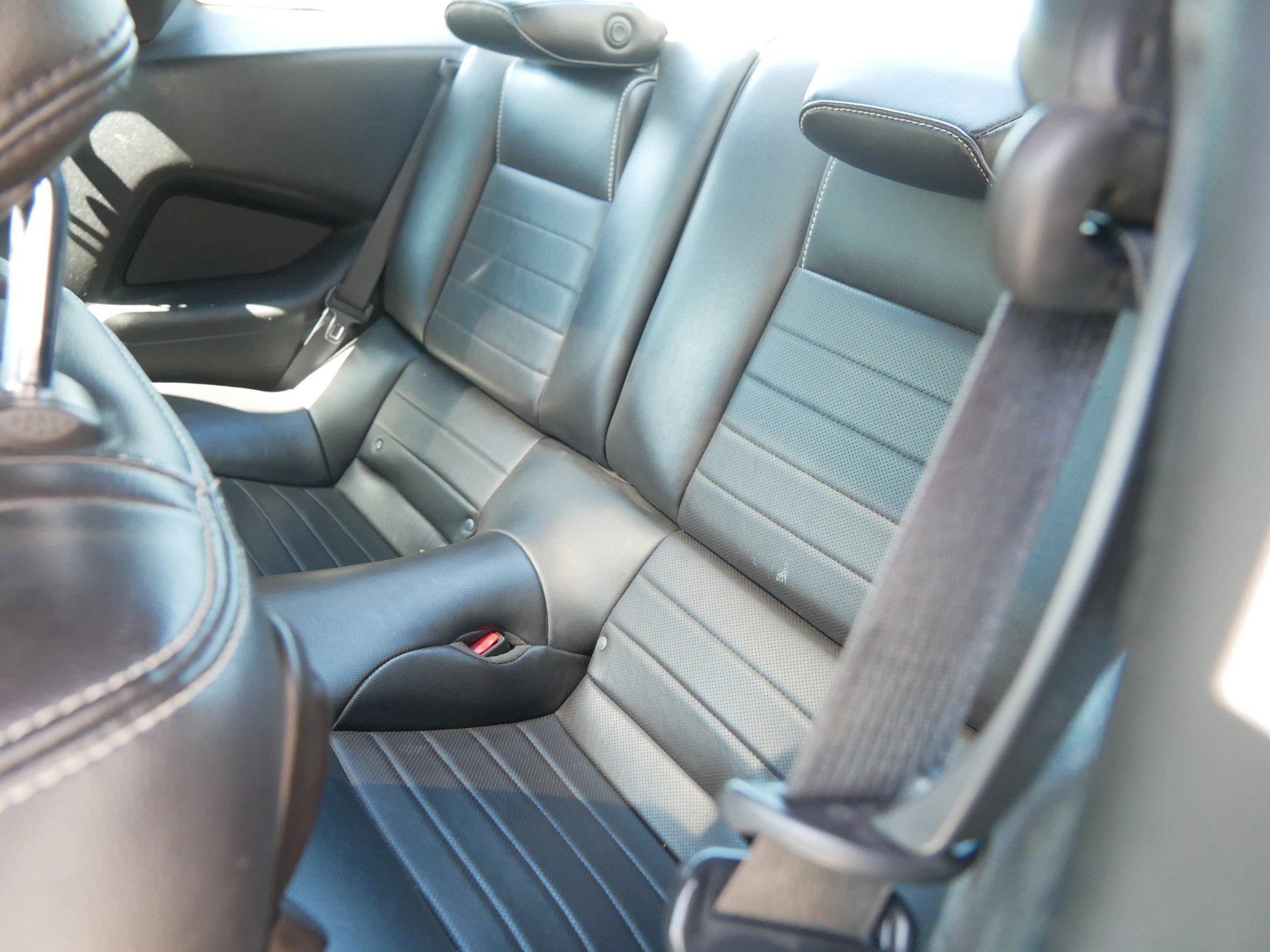 2014 Ford Mustang V6 Premium photo 10