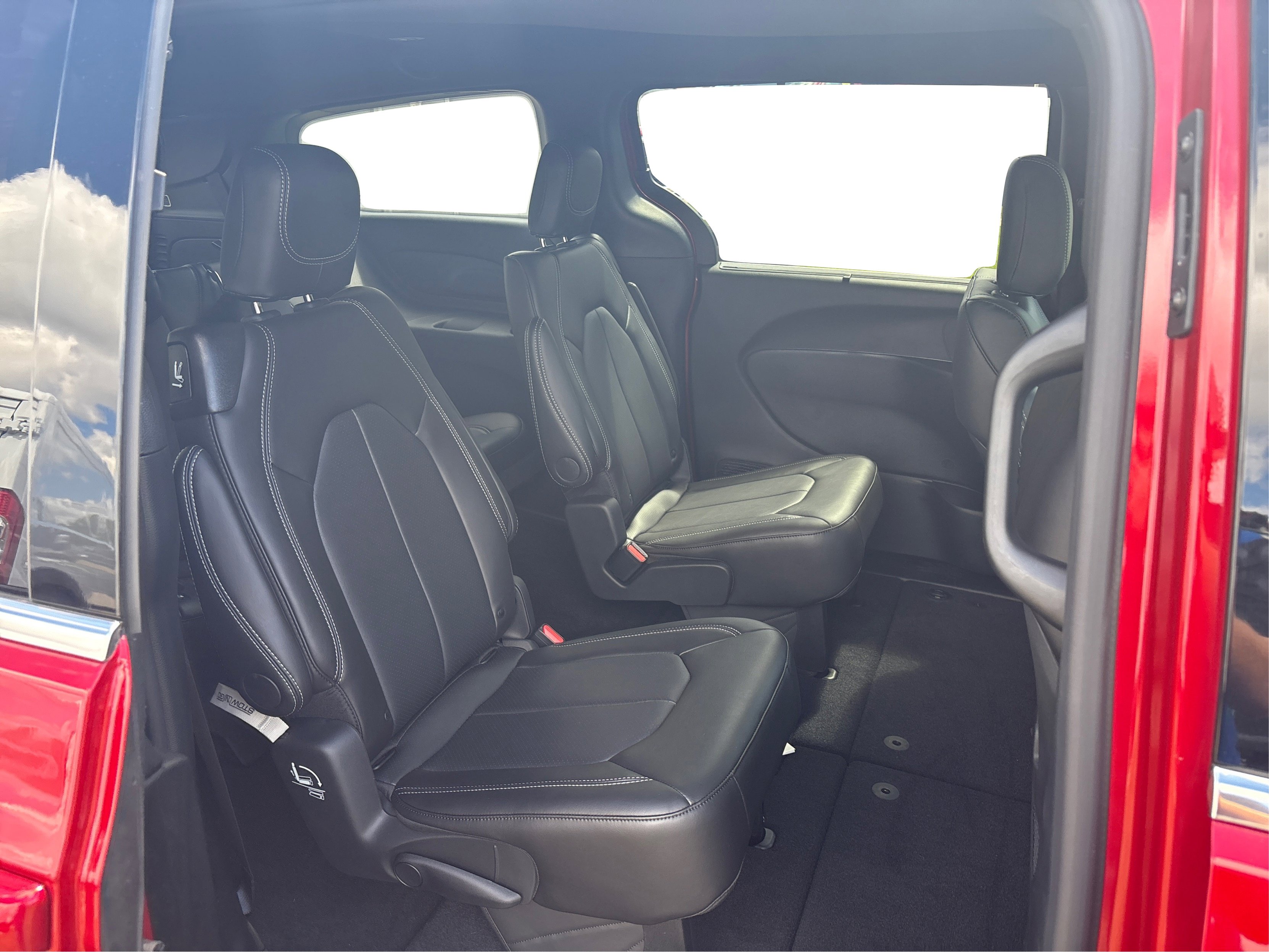 2026 Chrysler Pacifica photo 17