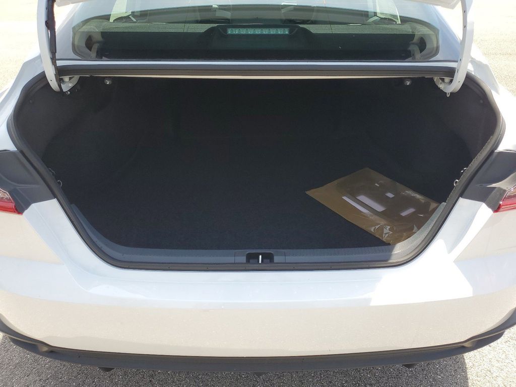 2025 Toyota Camry SE photo 11