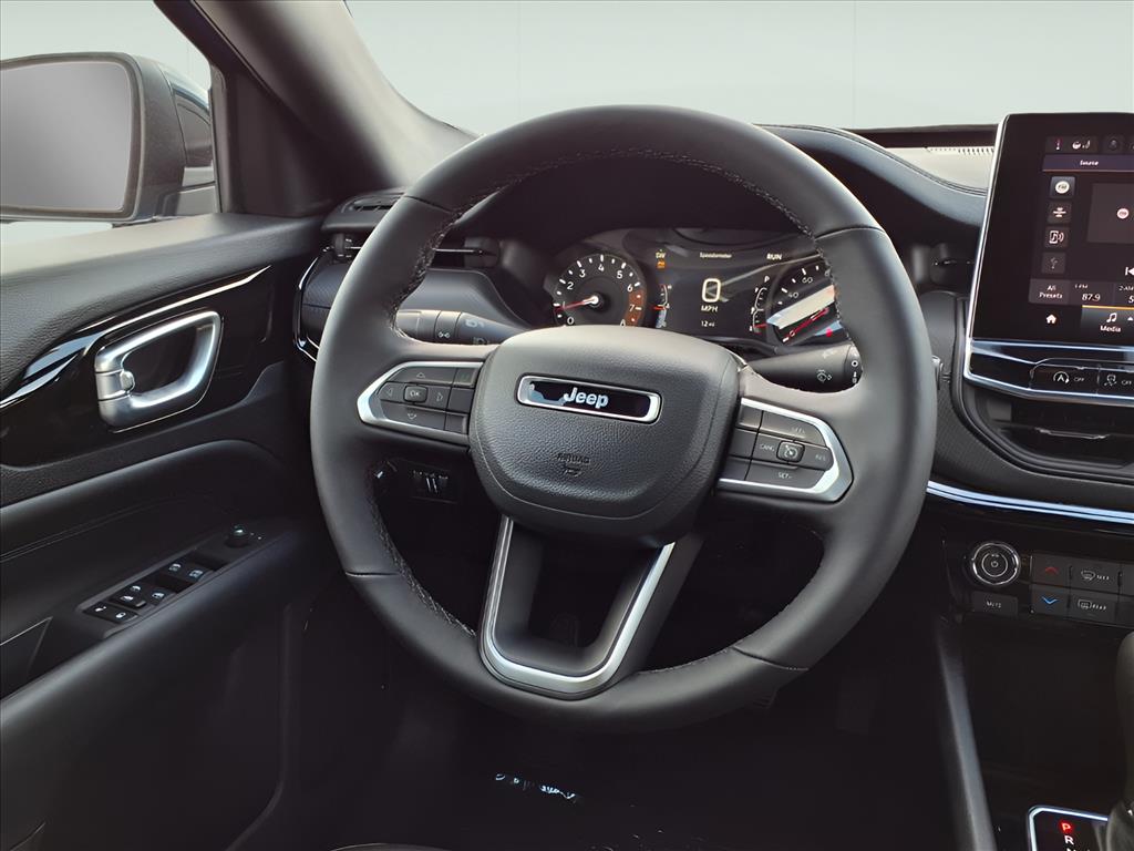 2026 Jeep Compass Latitude Altitude photo 13