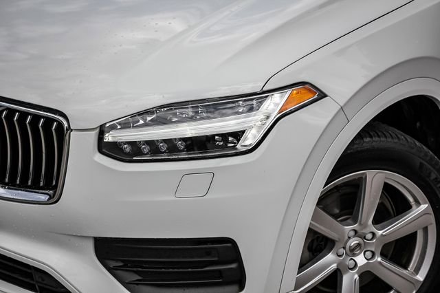 2021 Volvo XC90 Momentum photo 2