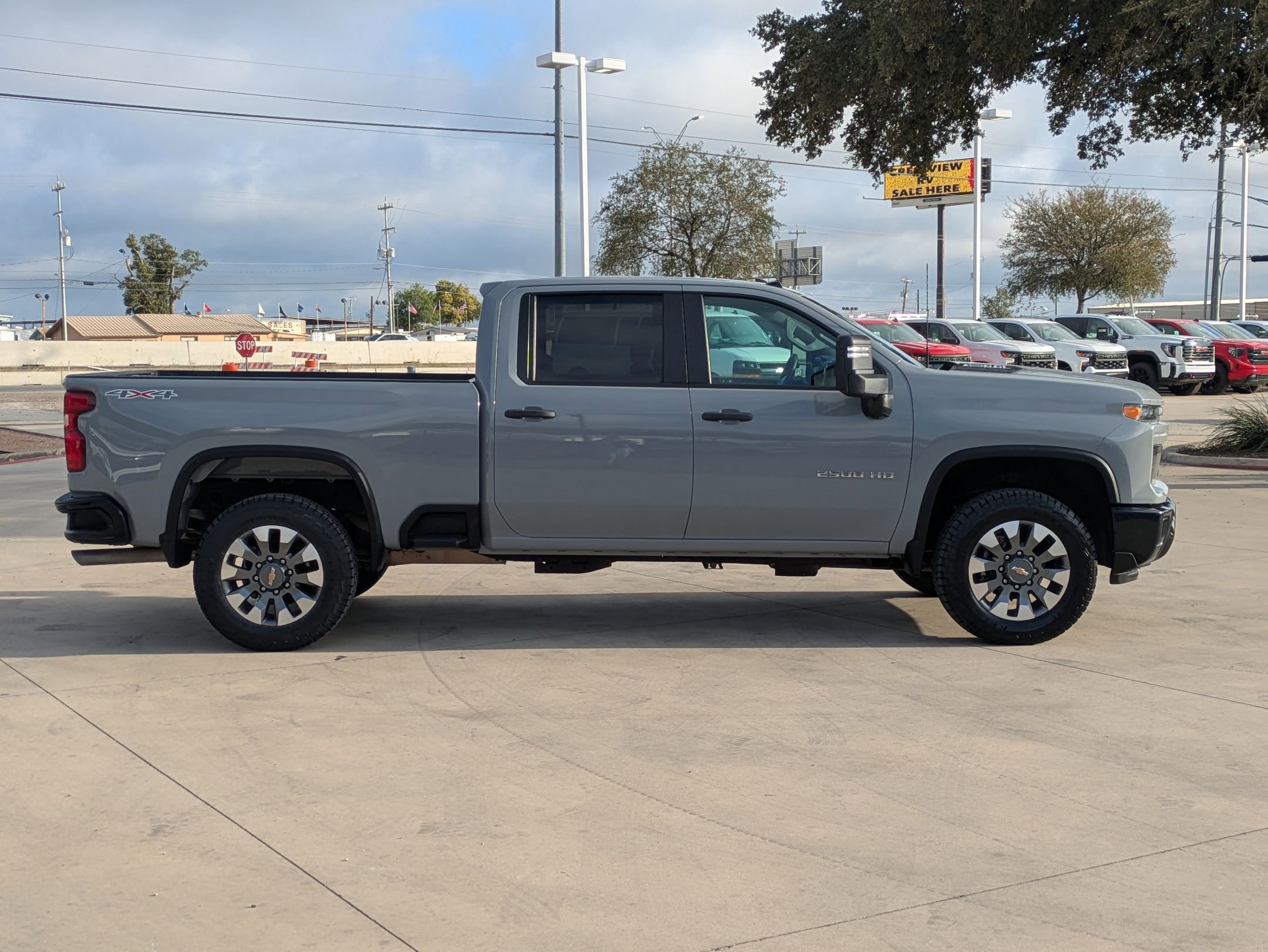 2024 Chevrolet Silverado 2500HD Custom photo 2