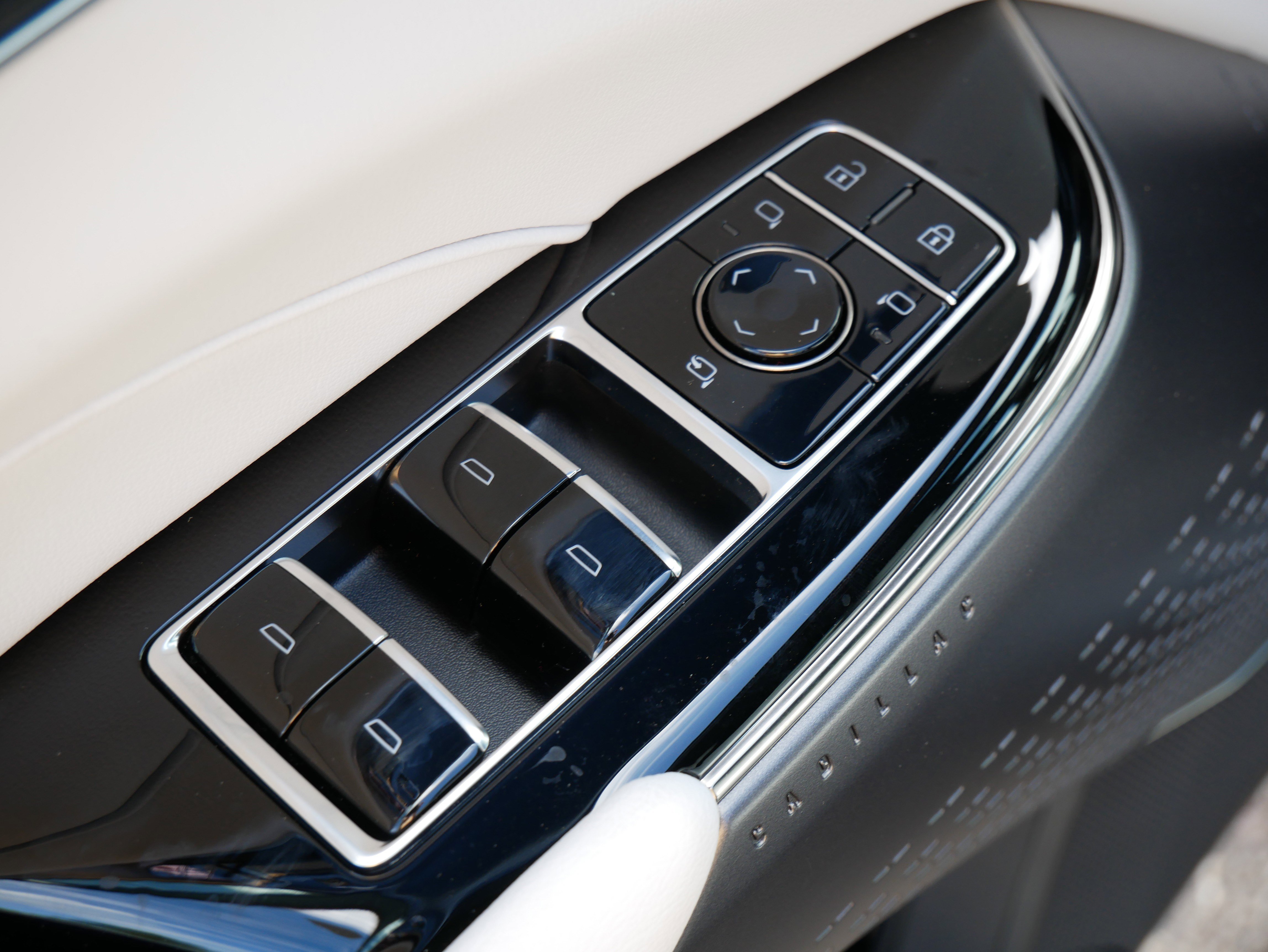 2026 Cadillac Lyriq Luxury photo 10