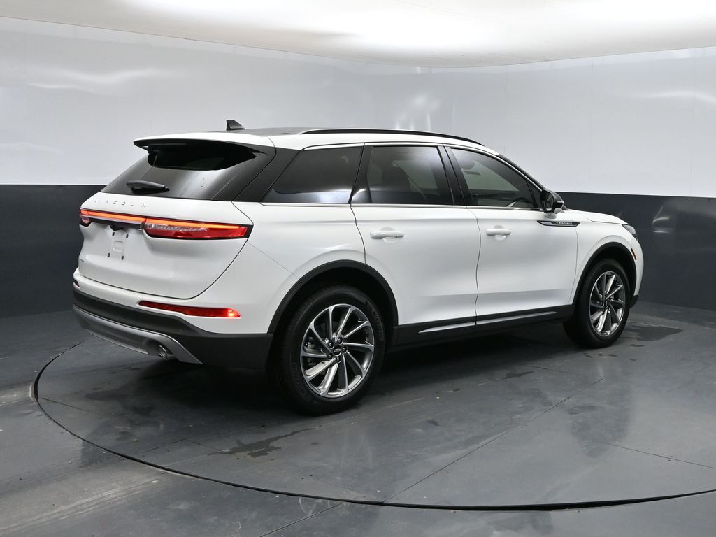 2026 Lincoln Corsair Premiere photo 2