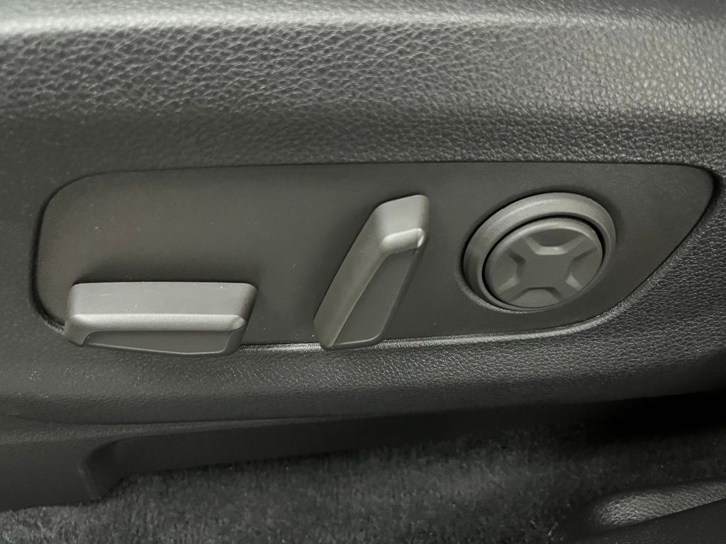 2025 Kia Carnival EX photo 7