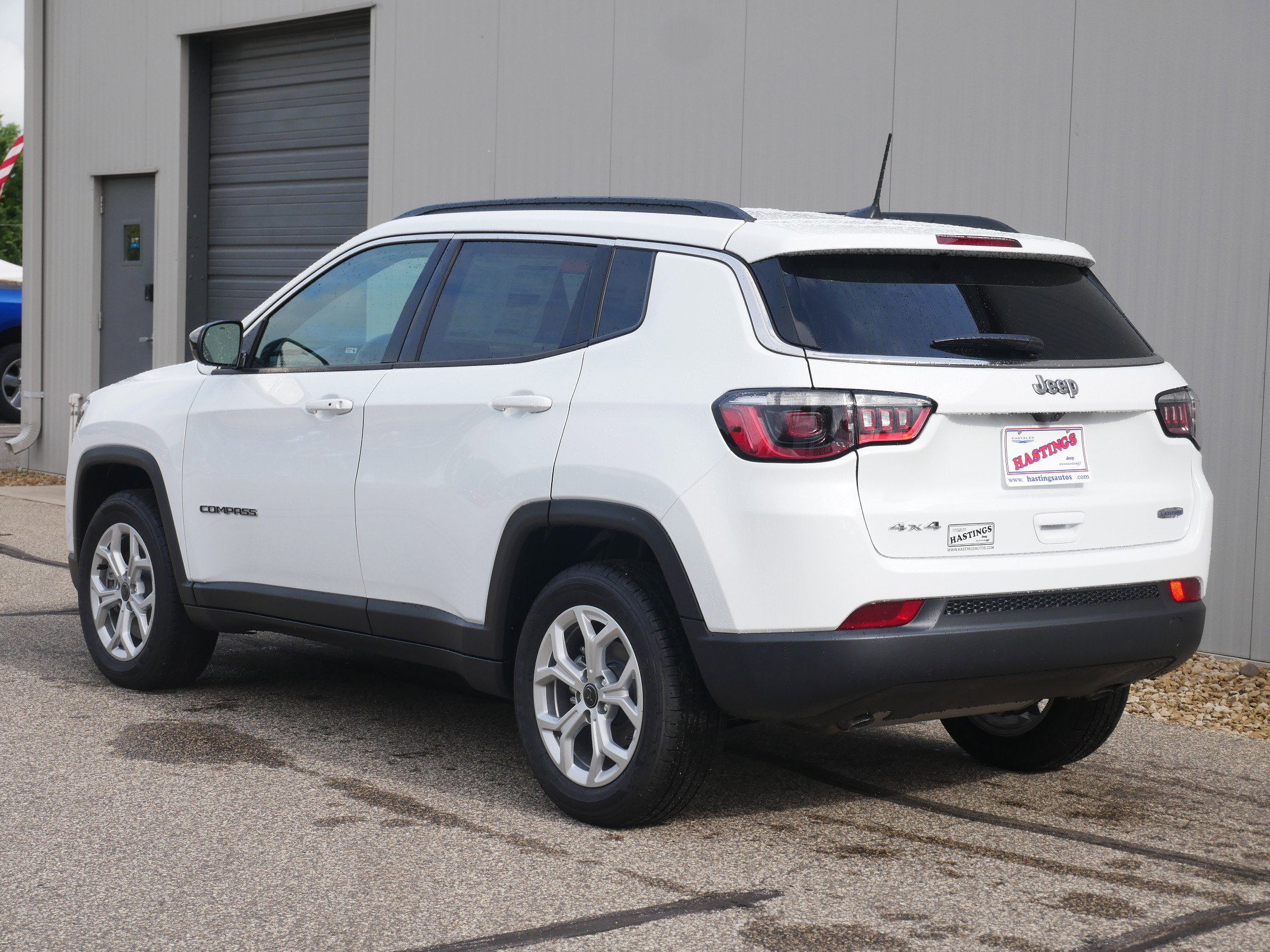 2025 Jeep Compass Latitude photo 2