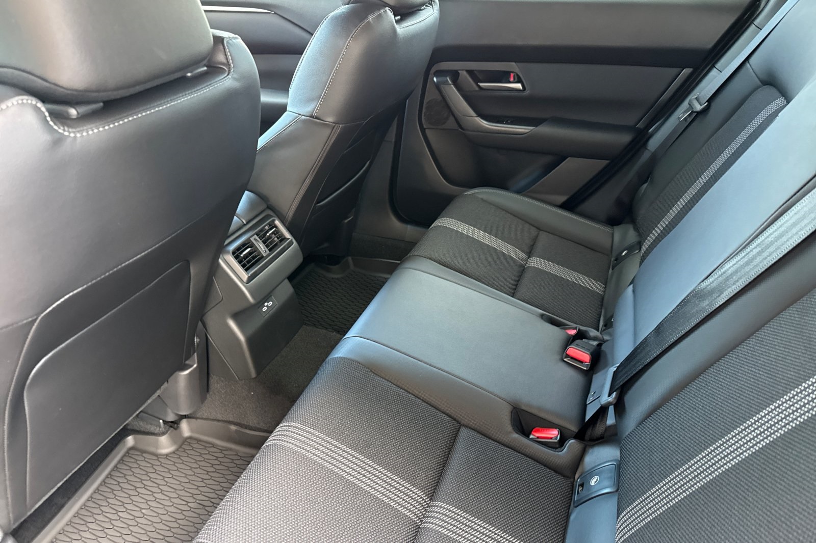 2025 Mazda CX-50 2.5 Select photo 12