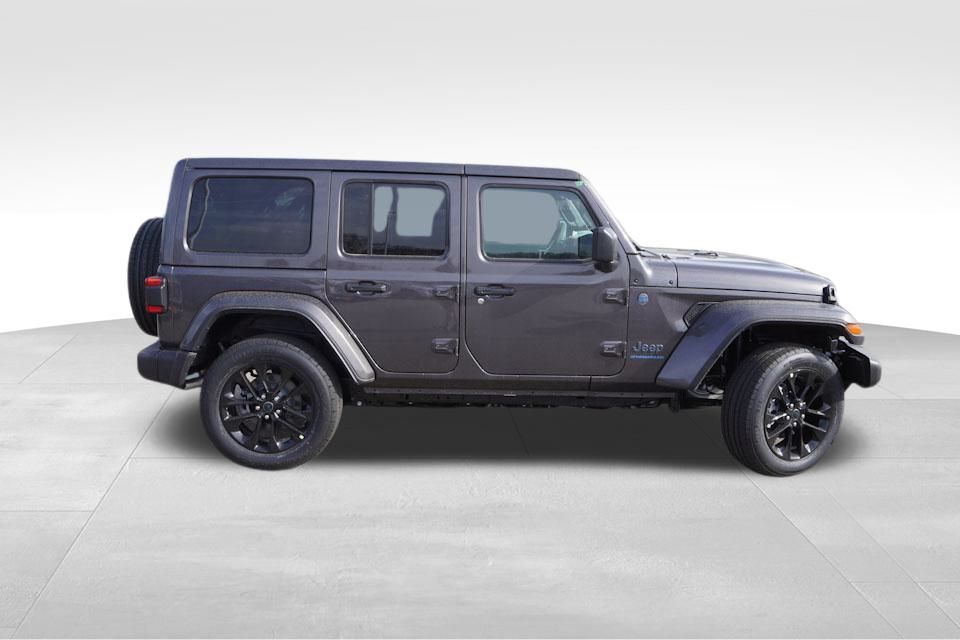 2025 Jeep Wrangler Sahara 4xe photo 3