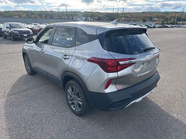 2023 Kia Seltos LX photo 3