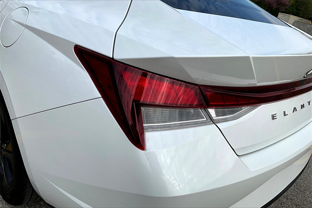 2022 Hyundai Elantra SEL photo 28