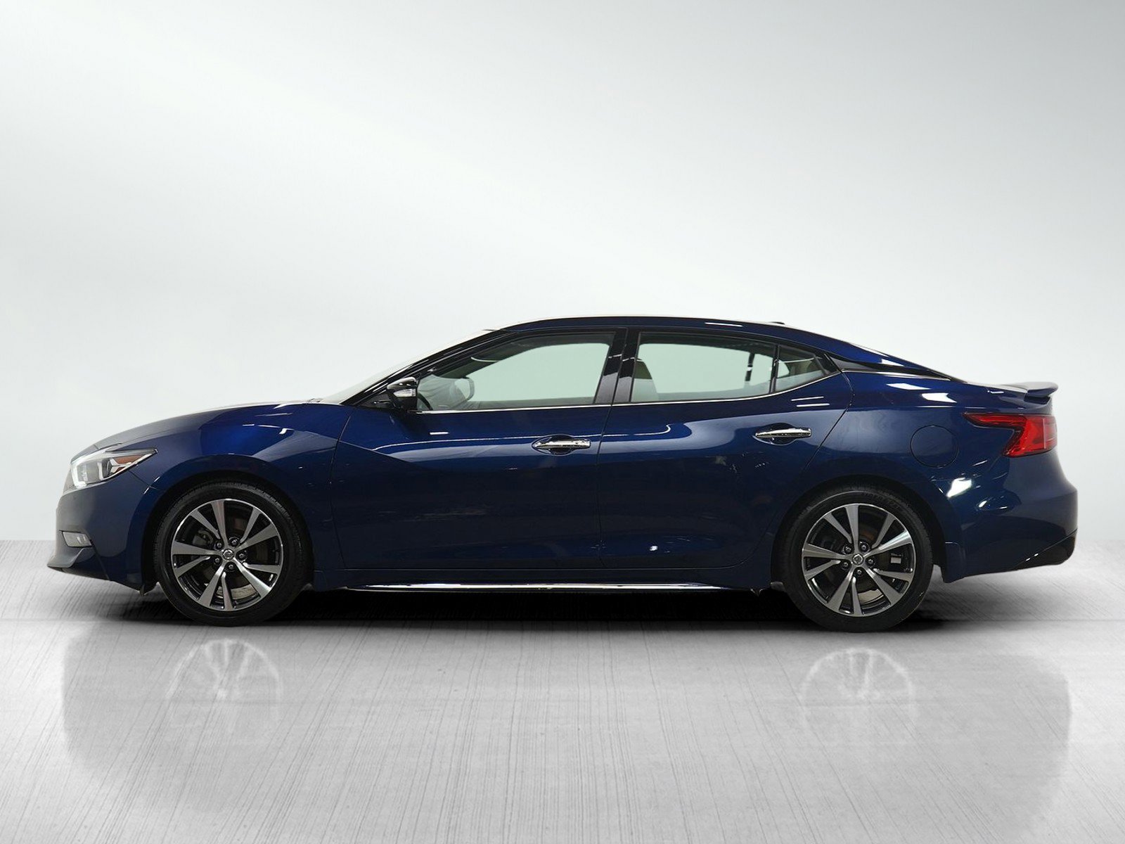Used 2016 Nissan Maxima Platinum with VIN 1N4AA6AP9GC906565 for sale in Burnsville, Minnesota