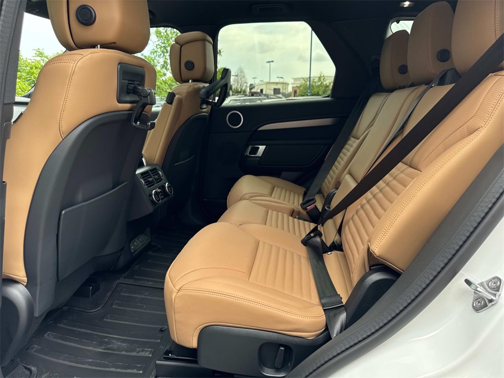 2025 Land Rover Discovery SE photo 14