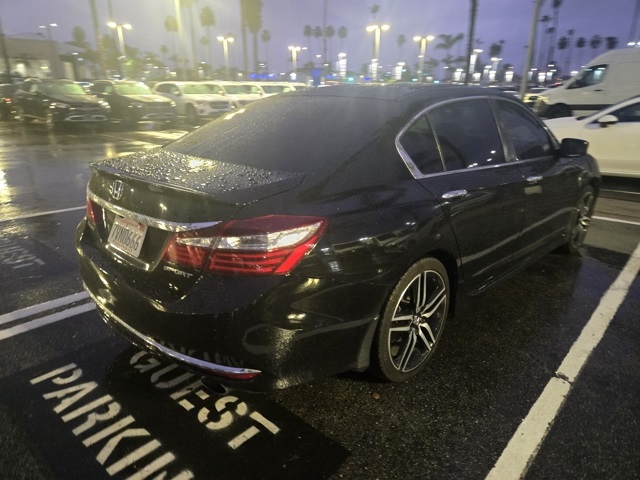 2017 Honda Accord Sport photo 2