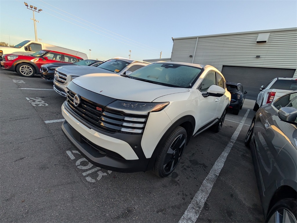2025 Nissan Kicks SR photo 3