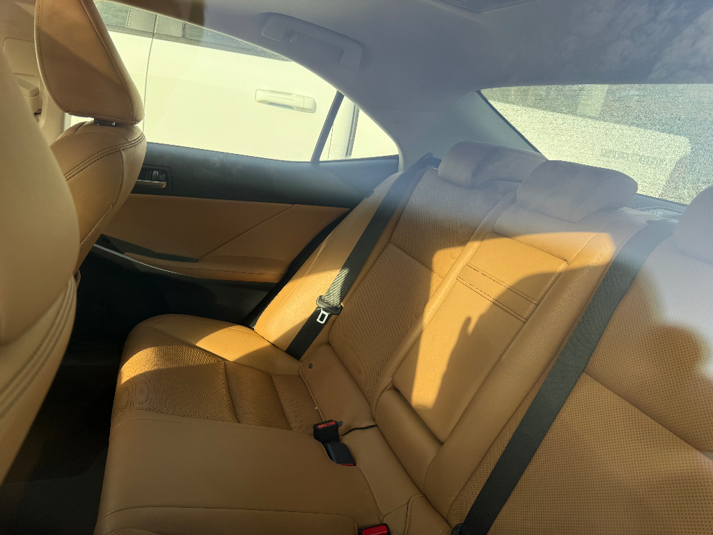 2017 Lexus IS 200t photo 4