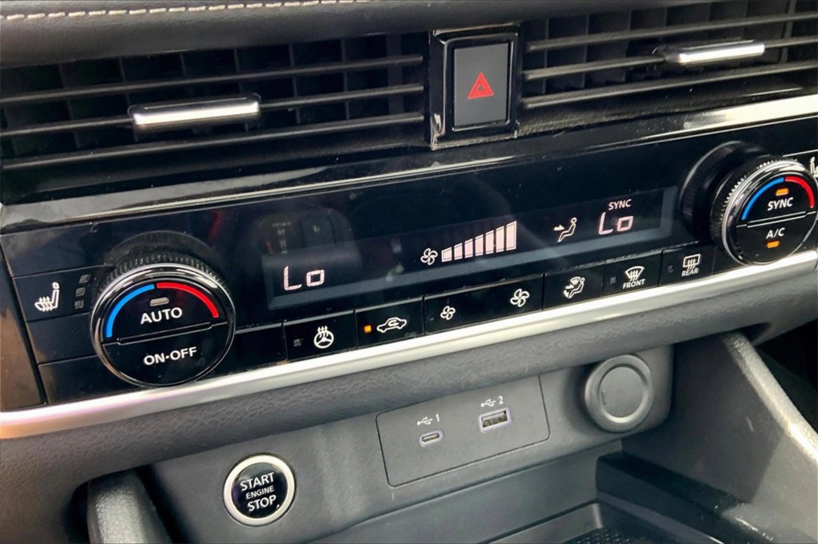 2021 Nissan Rogue SV photo 28