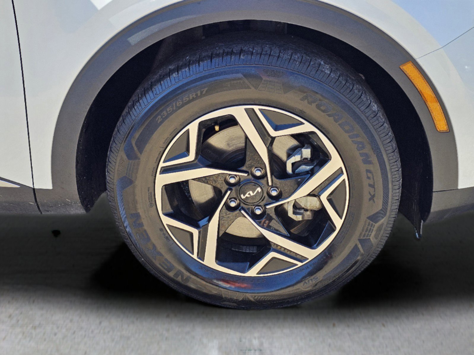 2024 Kia Sportage LX photo 4