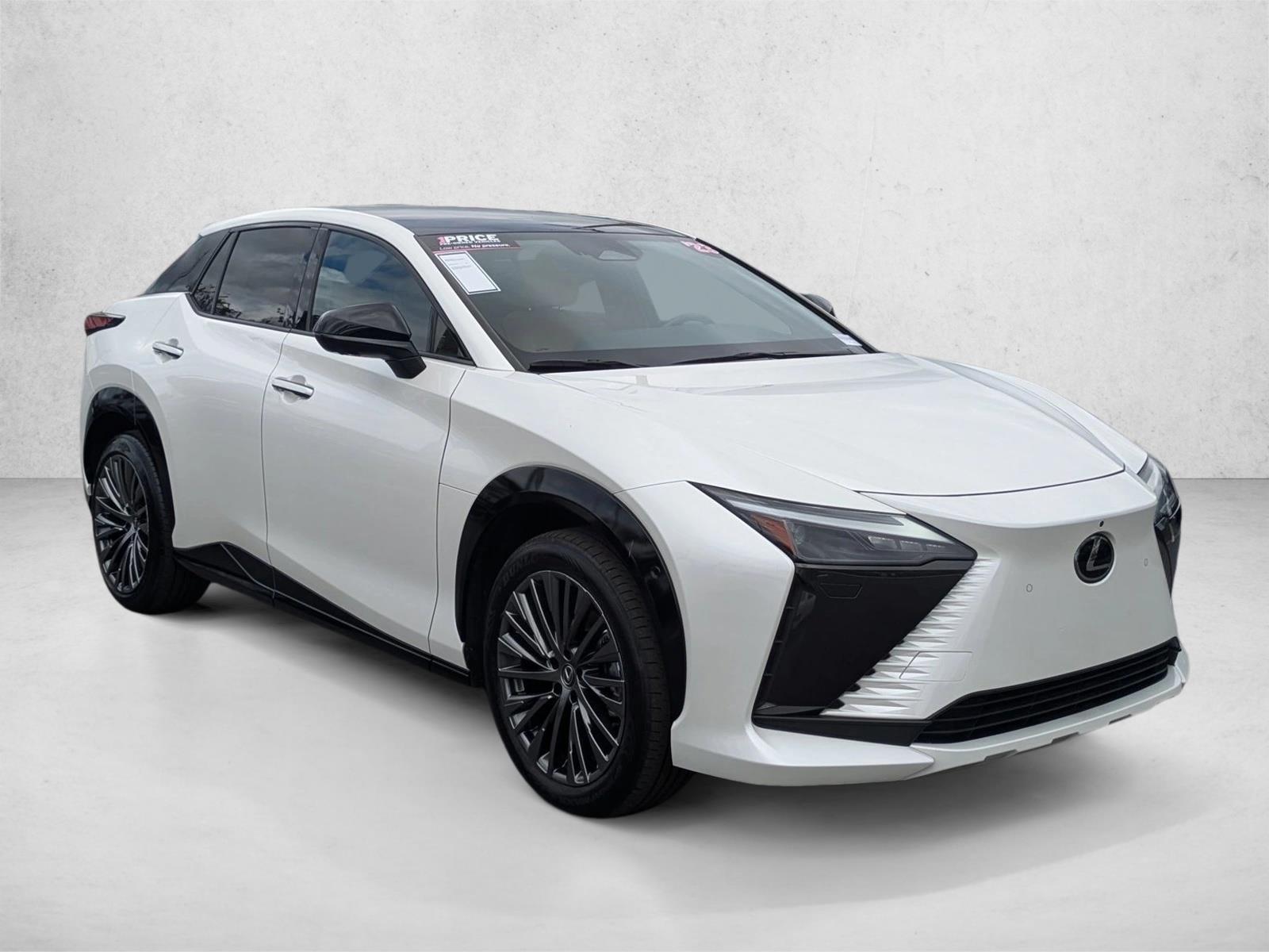 2023 Lexus RZ 450e Luxury photo 3