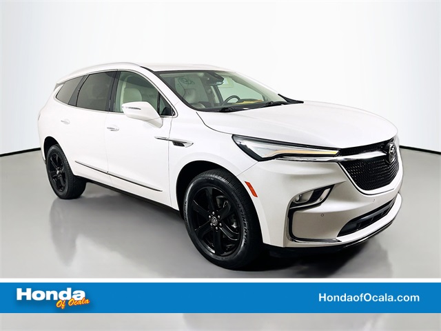 2023 Buick Enclave Essence's photo