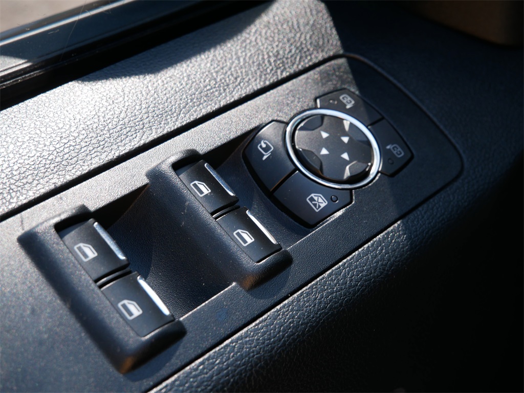 2015 Ford F-150 Platinum photo 16