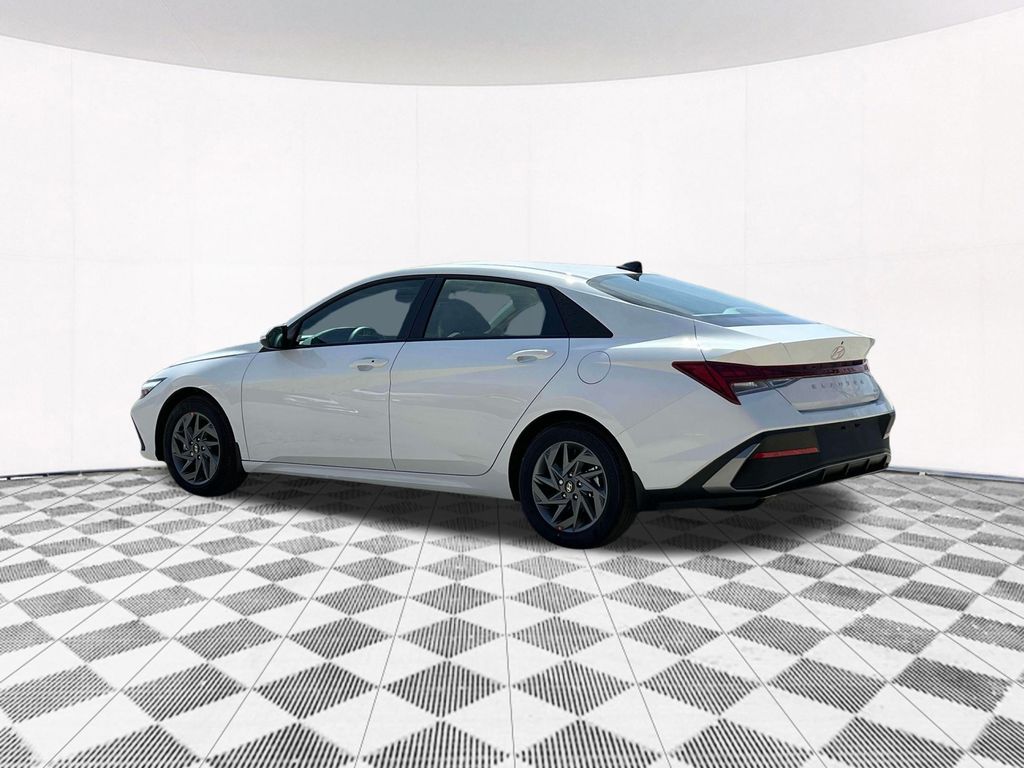 2025 Hyundai Elantra Hybrid Blue photo 4