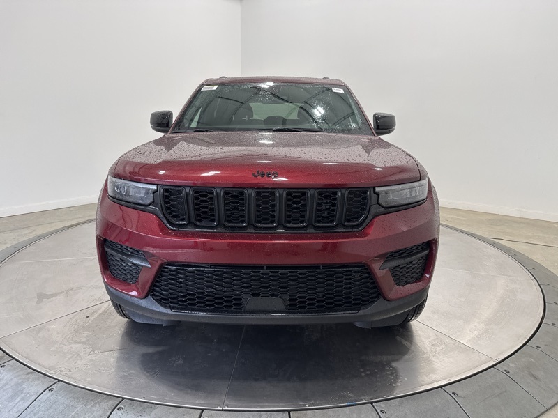 2025 Jeep Grand Cherokee Altitude photo 2