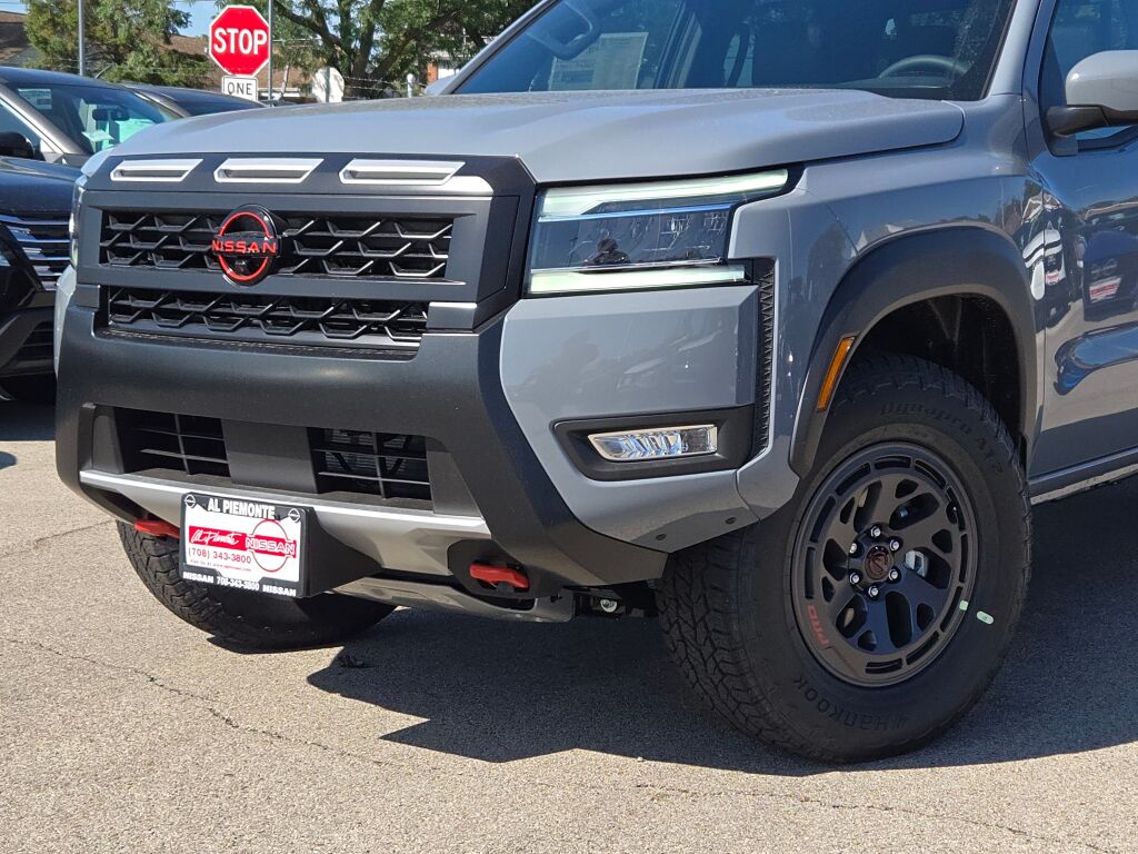 2025 Nissan Frontier PRO-4X photo 2