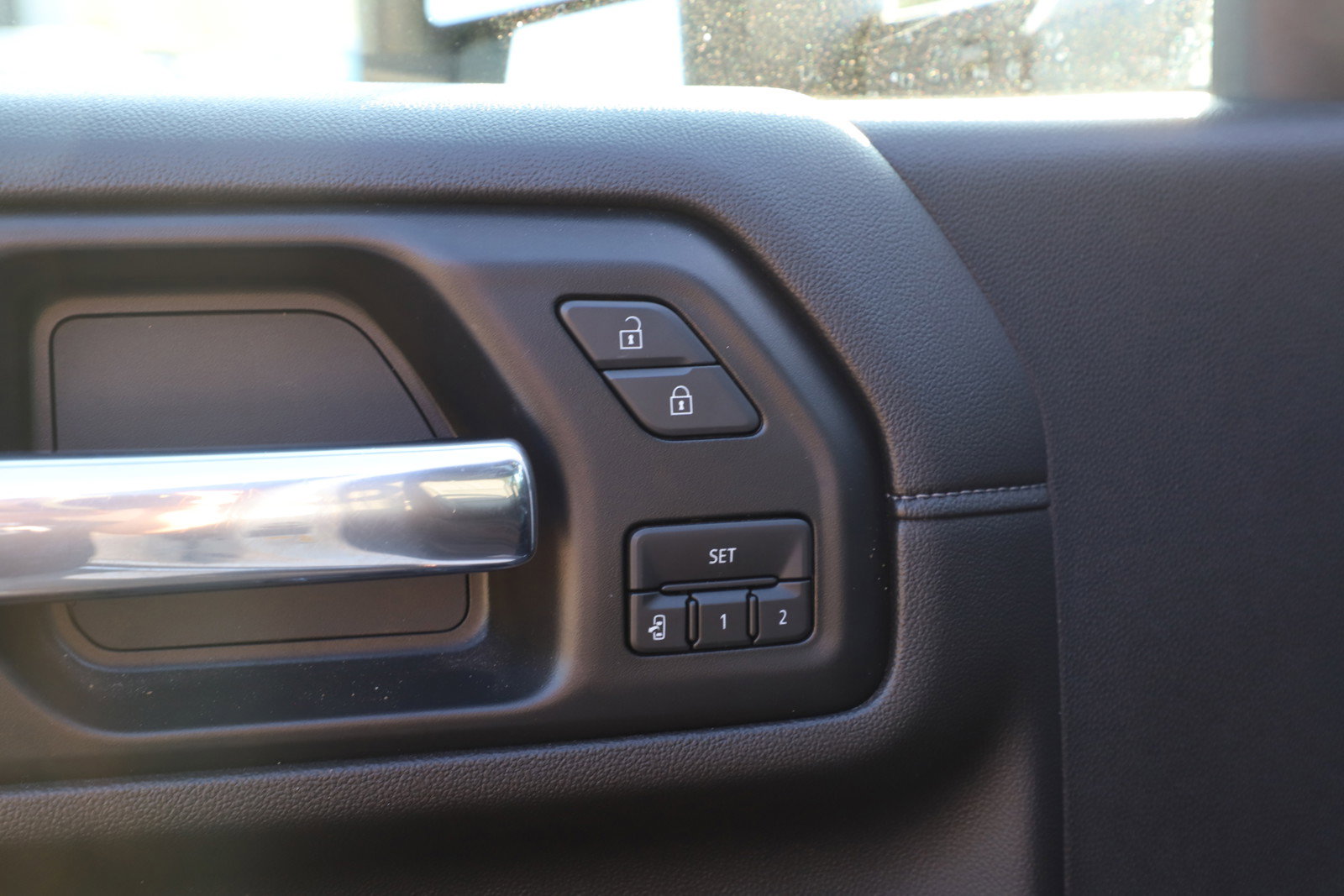 2022 Chevrolet Silverado High Country photo 17