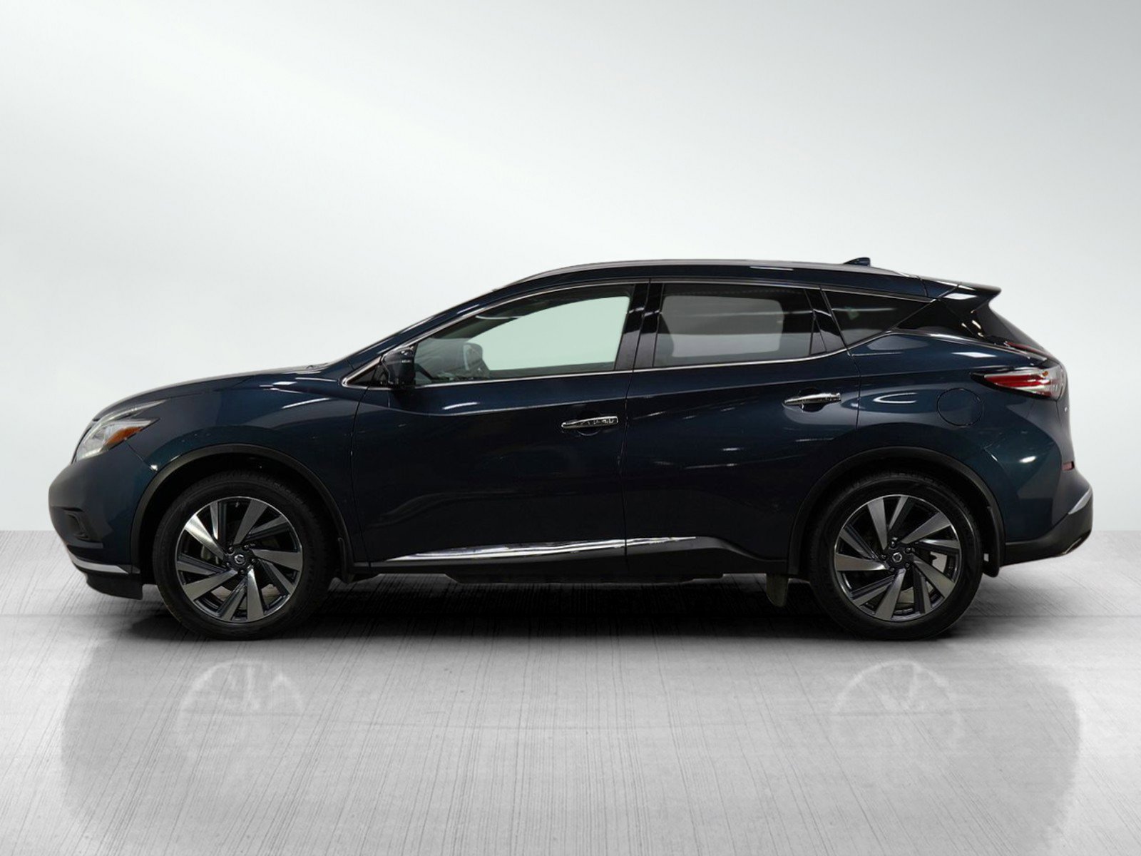 Used 2016 Nissan Murano Platinum with VIN 5N1AZ2MHXGN168517 for sale in Burnsville, Minnesota