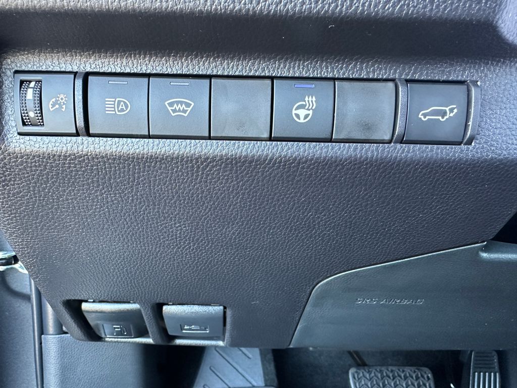2025 Toyota RAV4 XLE photo 22