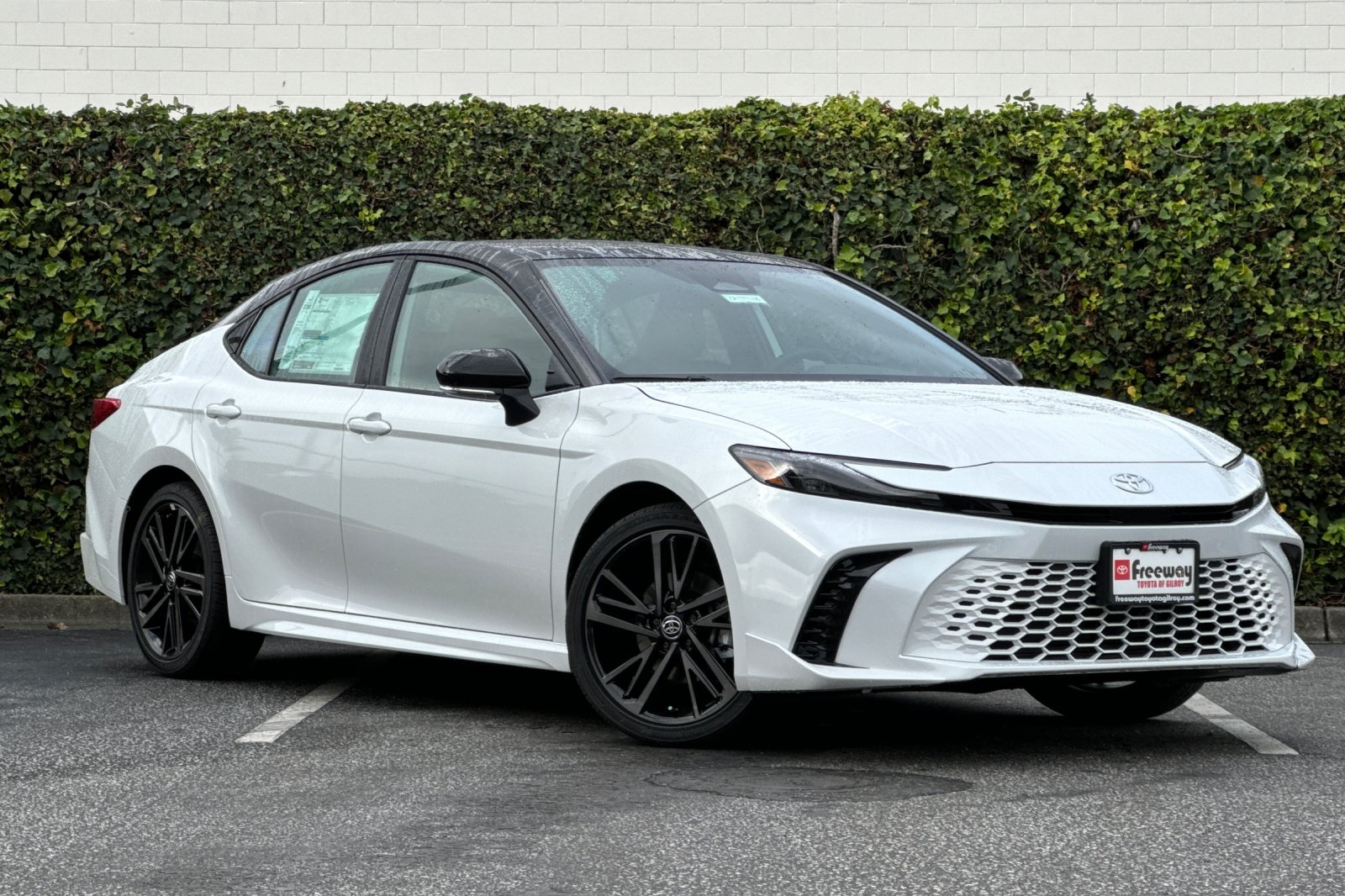2025 Toyota Camry XSE photo 2