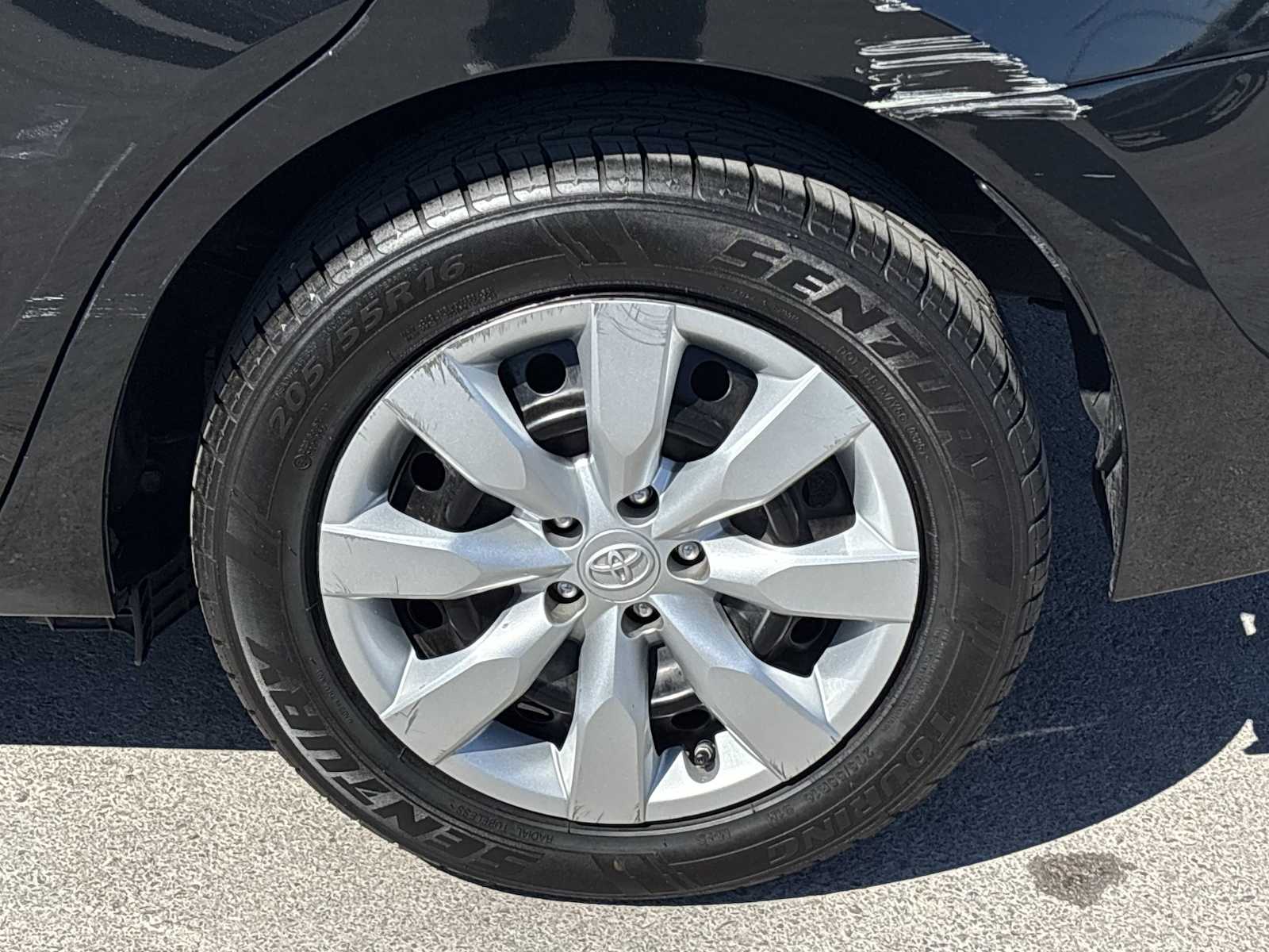 2016 Toyota Corolla LE photo 11