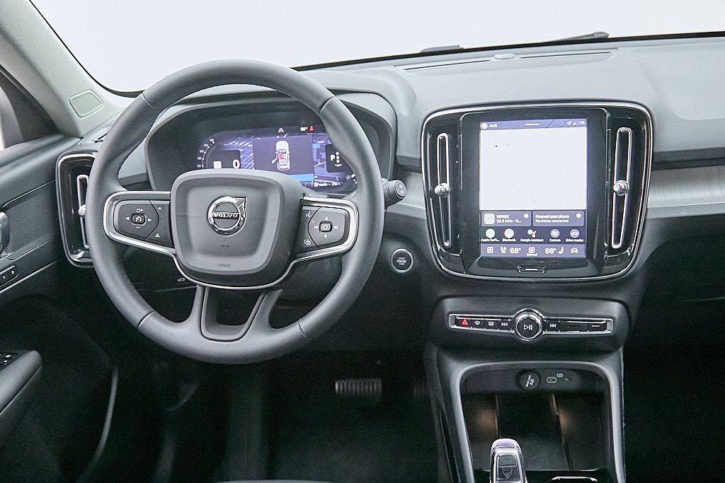 2026 VOLVO XC40 - Image 27
