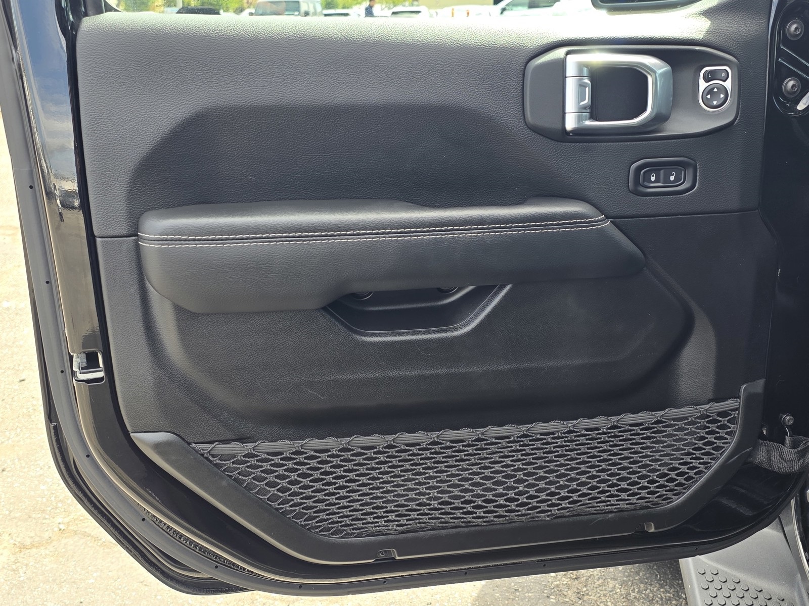 2022 Jeep Wrangler Unlimited Sahara 4xe photo 21