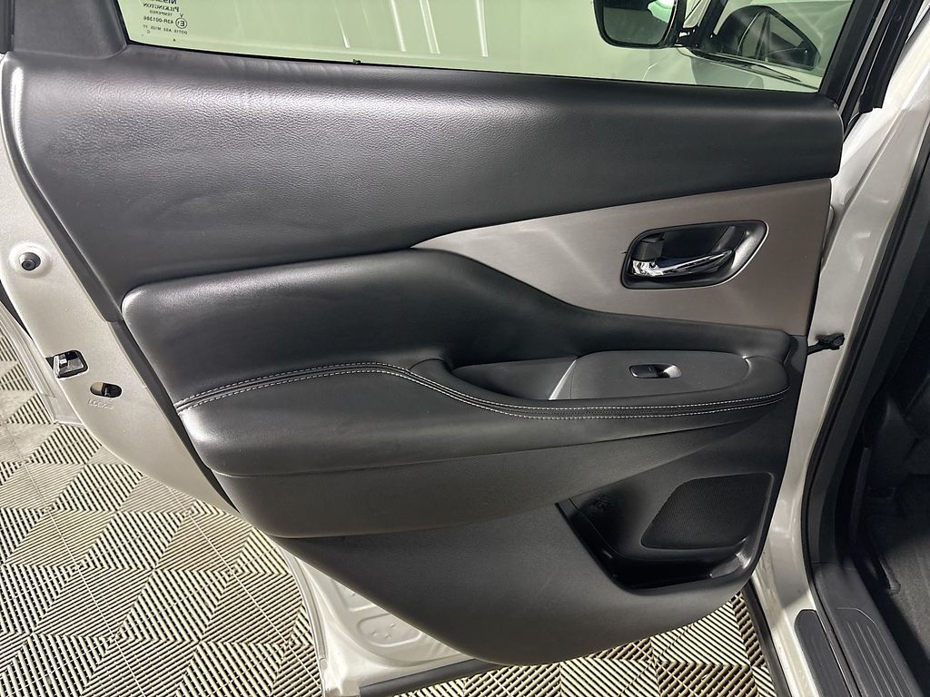 2023 Nissan Murano SV photo 17
