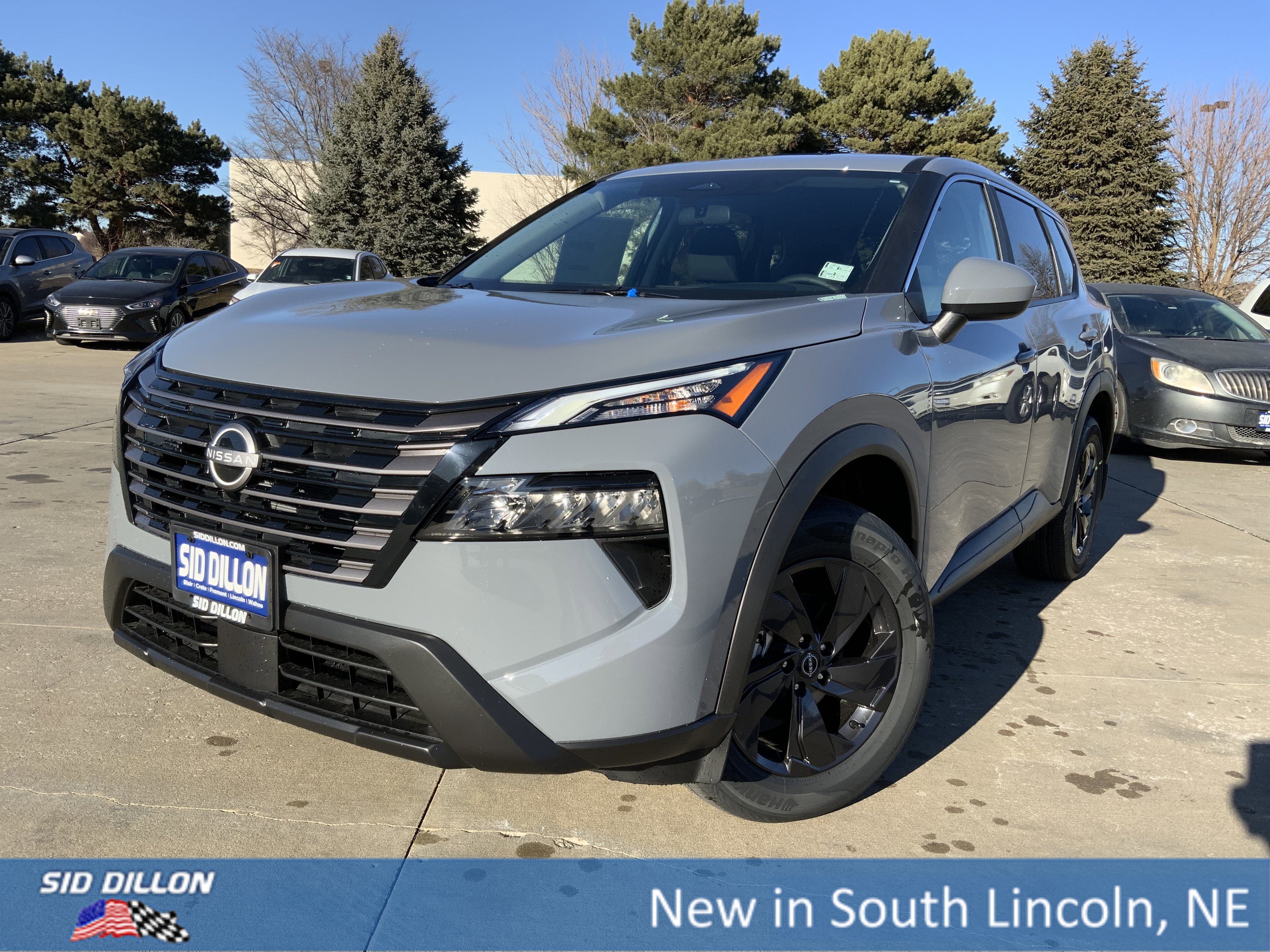 2026 Nissan Rogue SV's photo