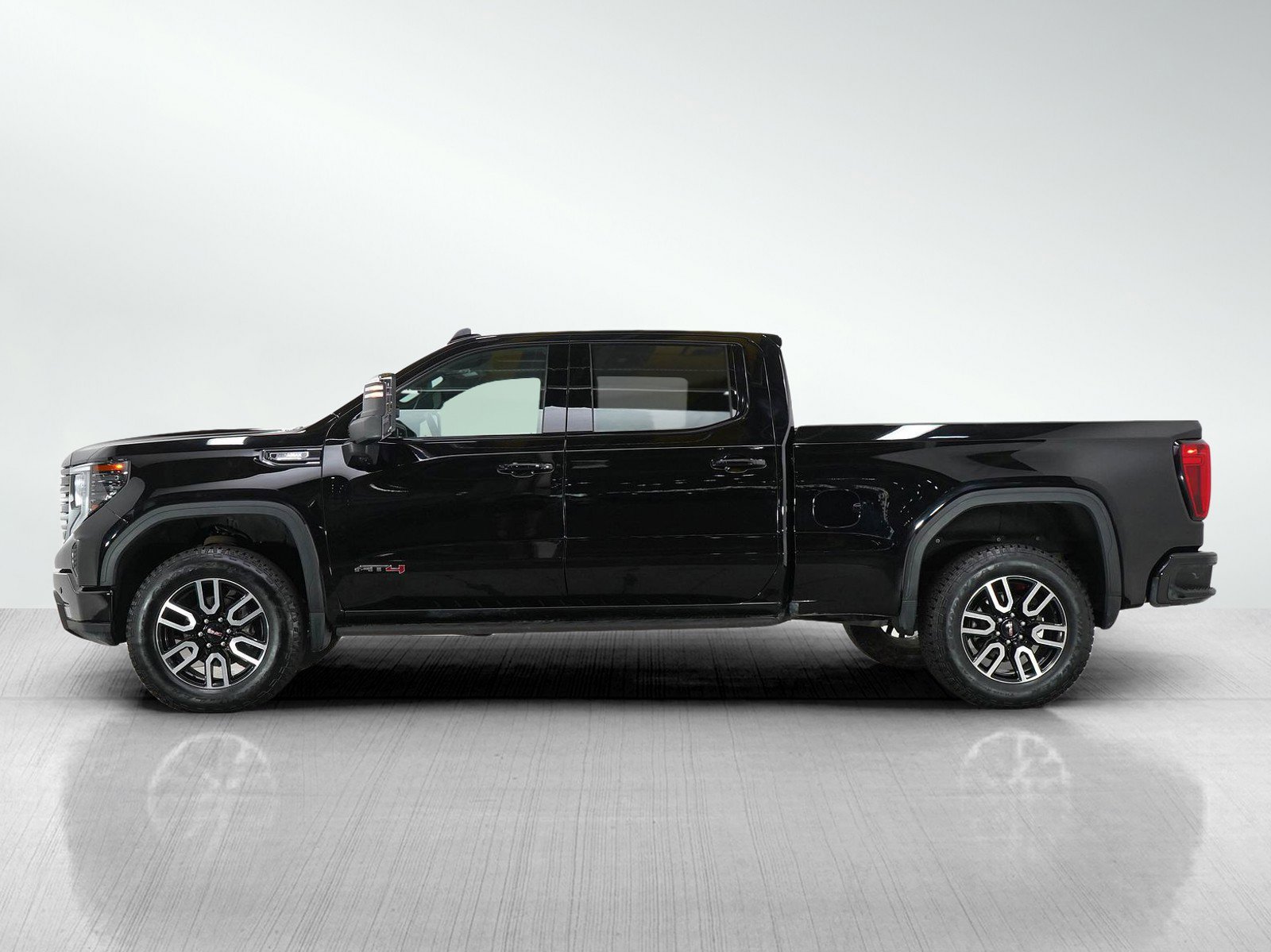 Used 2024 GMC Sierra 1500 AT4 with VIN 1GTUUEE85RZ127790 for sale in Roseville, Minnesota
