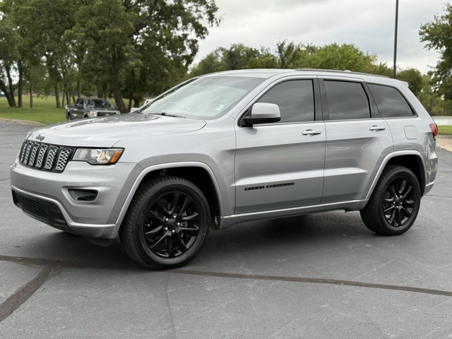 2020 Jeep Grand Cherokee Altitude photo 2