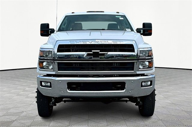 2025 Chevrolet Silverado 6500HD Work Truck photo 2