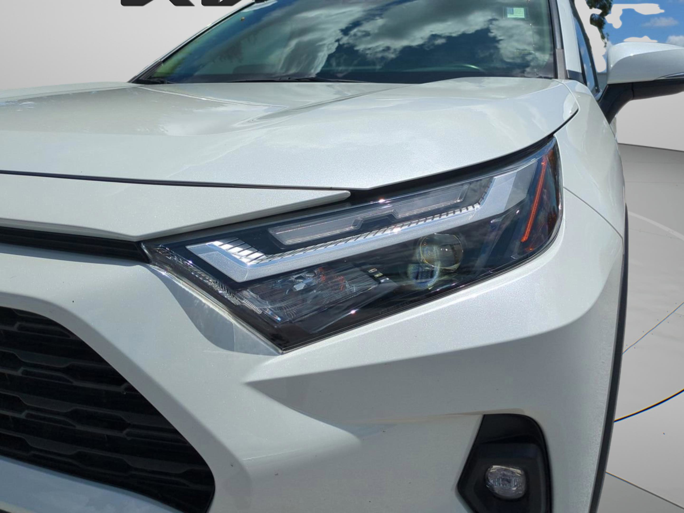2022 Toyota RAV4 XLE Premium photo 8