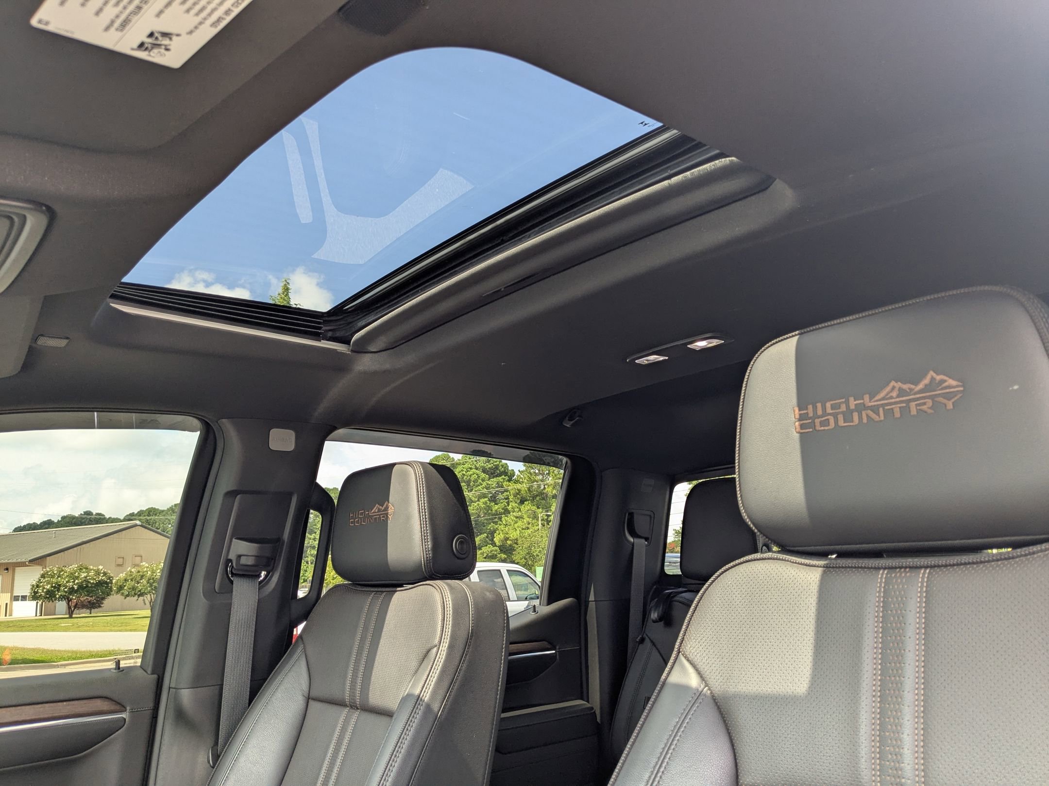 2023 Chevrolet Silverado 1500 High Country photo 17