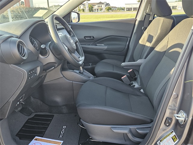 2025 Nissan Kicks Play S photo 3