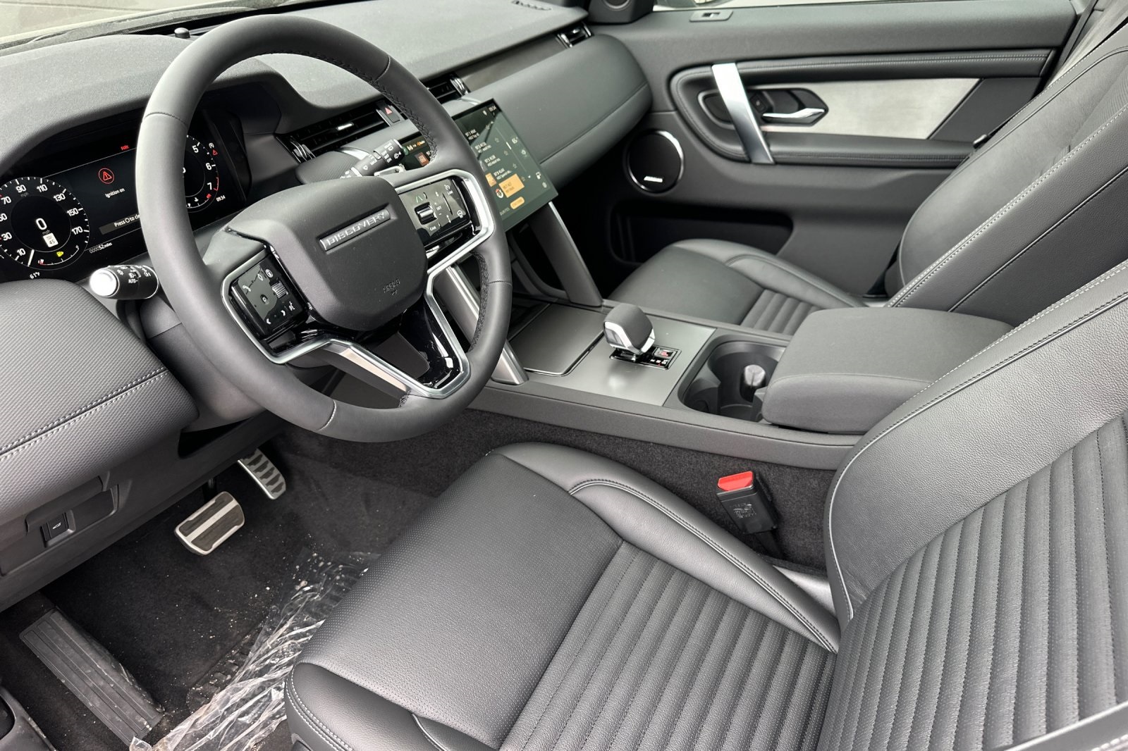2025 Land Rover Discovery Sport Dynamic SE photo 9
